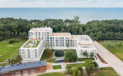 Hotelová budova, Hotel ARCHE Fabryka Samolotów ****, Mielno, Poľsko