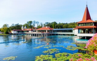 Termální jezero a lázně Hévíz Maďarsko