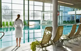 Beltéri medence, Therme Wien, Bécs, Ausztria