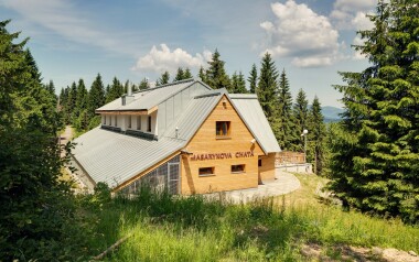 Javorníky pri hraniciach a výletných cieľov v Masarykovej chate na Beskydě s raňajkami či polpenziou a saunou 