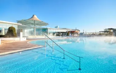 Relax v Rakúsku: Therme Laa - Hotel & Silent Spa **** s polpenziou, termálnymi kúpeľmi a wellness