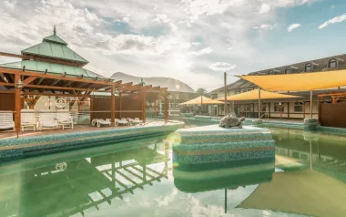 Kúpele Mosonmagyaróvár vo Fészek Fogadó - Pension Nest s raňajkami, každodenným vstupom do termálov a vírivkou