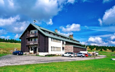 Dovolená v krkonošské přírodě mezi Špindlerovým Mlýnem a Pecí pod Sněžkou ve Dvorské Boudě s chutnou polopenzí