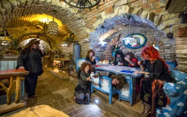 Na skok do pekla: Peklo Čertovina v Hoteli Kocourkov s polpenziou a herňou + zľava do Rozprávkovej dedinky