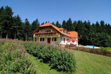 Bílé Karpaty blízko hranic, Strážnic a Luhačovic: Penzionu Mikulčin vrch 799 m n. m. + snídaně formou bufetu