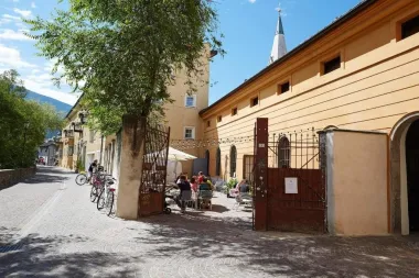 Dovolenka nielen pre cyklistov v historickom Brixene: Hotel Alter Schlachthof s raňajkami + úschovňa bicyklov