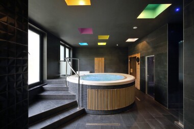 Karlovy Vary: Pihenés a Carlsbad INN Hotel & Apartments-ben, privát wellnessel és félpanzióval