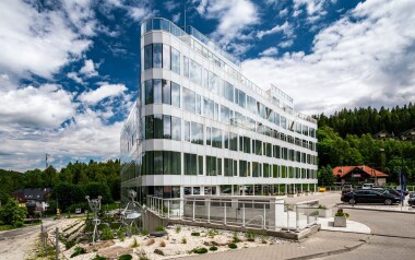 Polsko nedaleko hranic: Středisko Czarna Góra v Aparthotelu Biała Perła | Sun & Snow se snídaní + úschovna kol