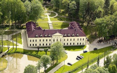 CHKO Slavkovský les: Pobyt na Zámku Kamenný Dvůr s gurmánskou polopenzí a neomezeným wellness se 4 saunami