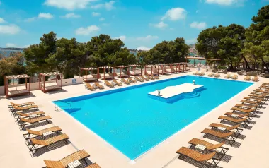 Chorvátsko: Vodice v Hoteli Imperial *** s polpenziou, bazénmi a fitness neobmedzene + animácie pre deti