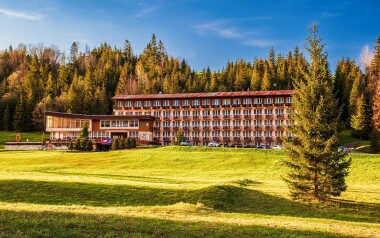 Pihenés a Bélai-Tátrában a Hotel Magurában reggelivel vagy félpanziós ellátással és wellnessbelépővel