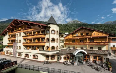 Tirolsko pri Innsbrucku a ľadovca Stubai: Hotel Alpin Resort Stubaier Hof ****+ s polpenziou plus a wellness