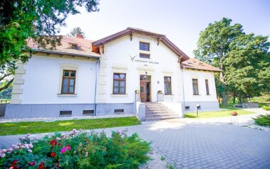 Zámek, Hotel Vadkert Major, Sárvár, zámecký hotel