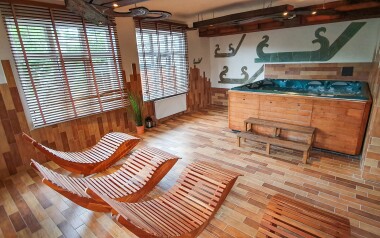 Wellness centrum nabízí vířivku a parní i finskou saunu