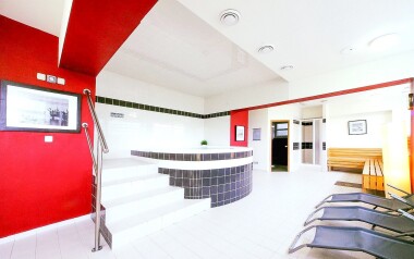 K dispozícii je parádne wellness centrum s vírivkou a saunou