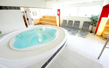 K dispozícii je parádne wellness centrum s vírivkou a saunou