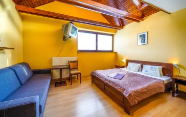 Pokoje hotelu jsou útulně vybaveny