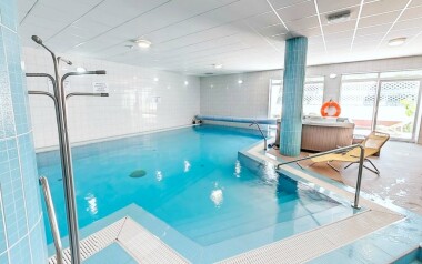 Wellness, vířivka, bazén, Hotel Bagoly Fogadó, jezero Gyömrő