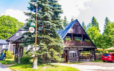 Penzion Dřevěnka vypadá jak z pohádky, Harrachov