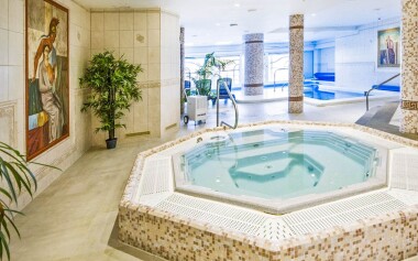 Využijte neomezeného vstupu do vířivky, Hotel Praha ***