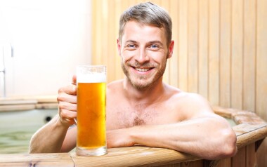 Užijte si pivní koupel i půllitr piva