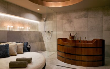 Vířivka je součástí hotelového wellness
