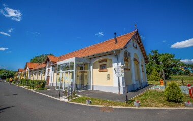 Zámok, Hotel Vadkert Major, Sárvár, zámocký hotel