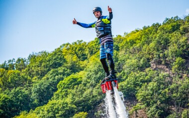 Unikátny zážitok - let s Flyboardem neďaleko Prahy