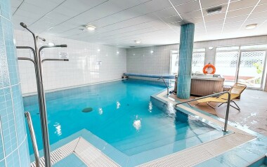 Wellness, vírivka, bazén, Hotel Bagoly Fogadó, jazero Gyömrő