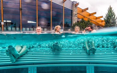 V blízkosti penziónu stojí aquapark Terma Bania