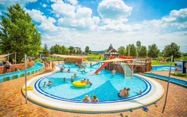 Užijte si celodenní vstup do aquaparku s tobogány