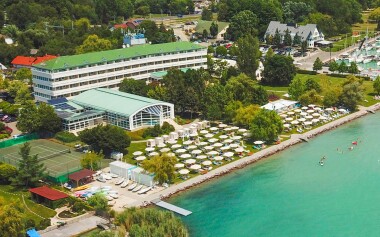 Hotel Marina-Port **** se soukromou pláží u Balatonu
