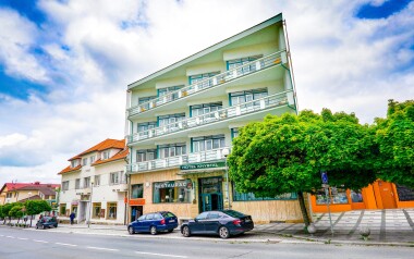 Hotel Krystal *** stojí v centru Luhačovic