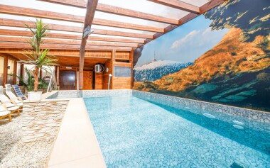 Nové wellness s venkovním bazénem, vířkvou a saunou
