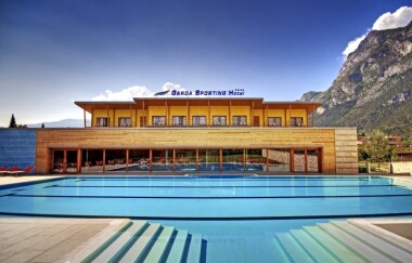 Nyaralás Riva del Gardán a Garda Sporting Club Hotel **** szállodában, reggelivel és wellness részleggel