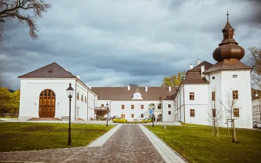 CHKO Ponitrie v Chateau Appony **** s polpenziou, wellness s panoramatickým bazénom a historickou knižnicou