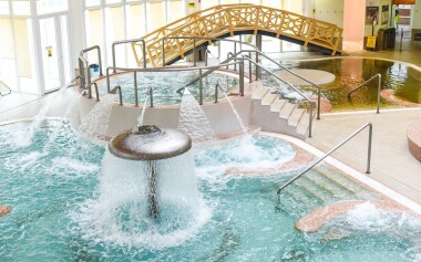 Fedett medencevilág, Hotel Kamilla ****, Magyarország