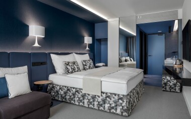 Praha priamo v centre: Luxusný 5* Hotel Urban Creme s vínom, skorším príchodom/neskorším odchodom a raňajkami