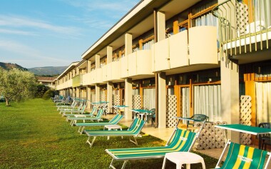 Nyaralás 1,5 km-re a Garda-tótól a Park Hotel Oasi **** szállodában, félpanzióval és medencével