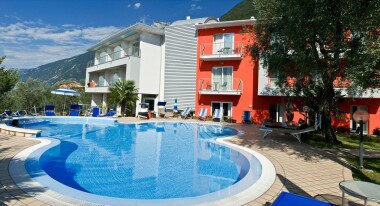Letní dovolená u jezera Garda: Malcesine v Hotelu Campagnola *** s bazénem, snídaní a výletem lodí + pizza