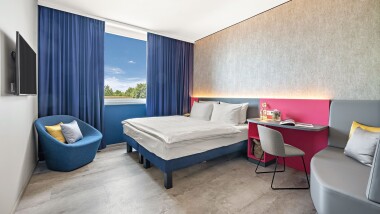 Bavorsko v unikátním kráteru Ries u památek: Hey Lou Hotel Nördlingen se snídaní formou bufetu + welcome drink