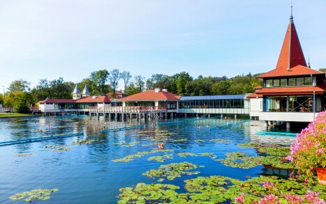 Termální jezero a lázně Hévíz Maďarsko