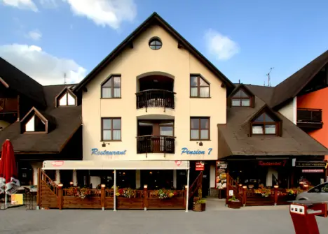 Budova penziónu, Pension 7, Harrachov, Krkonoše, Česko