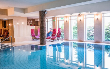 Vnitřní bazén, Hotel Niemcza Wino & Spa ***, Soví hory