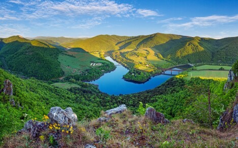 Ružínská přehrada v krásném prostředí východního Slovenska