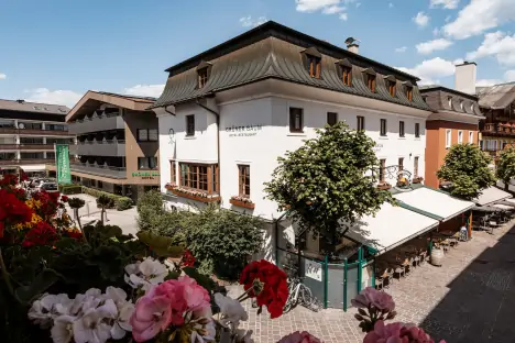 Szálloda épülete, Hotel Grüner Baum ****, Zell am See, Alpok, Ausztria
