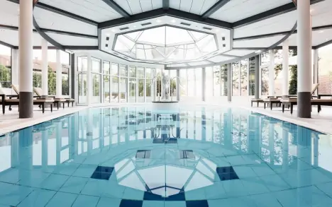 Vnútorný bazén, Burghotel, Neukirchen beim Heiligen Blut, Nemecko