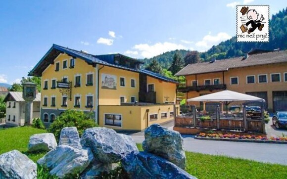 Hotel Werfenerhof stojí přímo pod krásným hradem