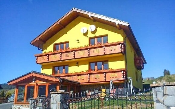 Hotel leží uprostřed krásné horské přírody