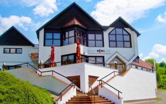 Hotel Ring *** leží nedaleko Mostu